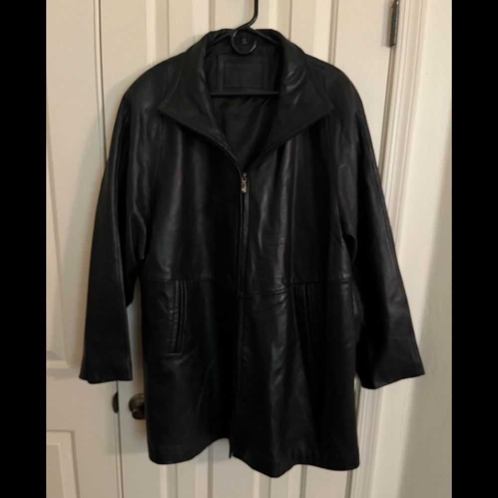 Black women’s overcoat. Size 1X. Used, but in good condition.